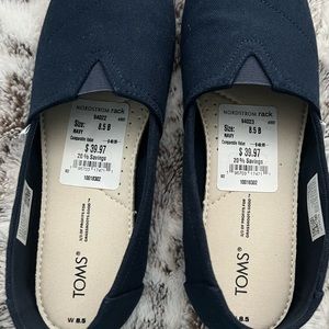 NWT navy blue Tom’s size 8.5